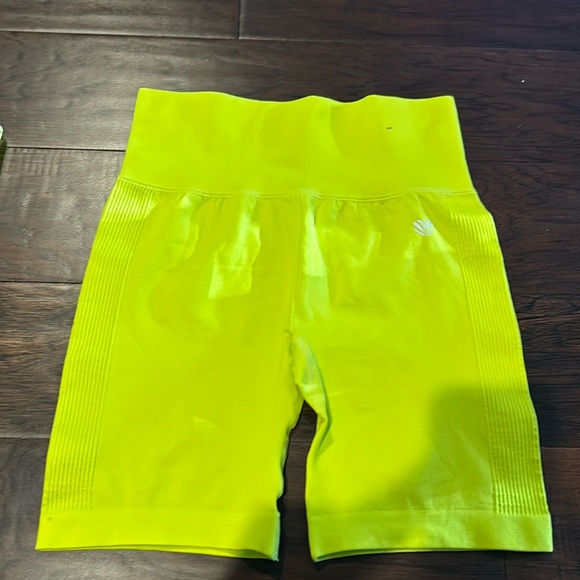 Neon Active Sports Bra + Biker Shorts 2pc Set - Picture 4 of 7
